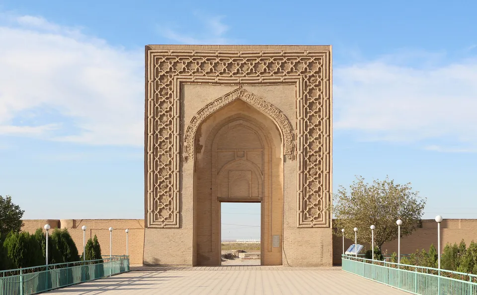 Karakhanid capital: madrasa, hospital and Khayyam